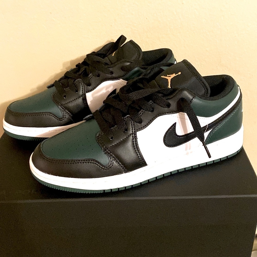 NIKE AIR JORDAN 1 LOW GREEN 7Y Euro size 40, Womens 8.5